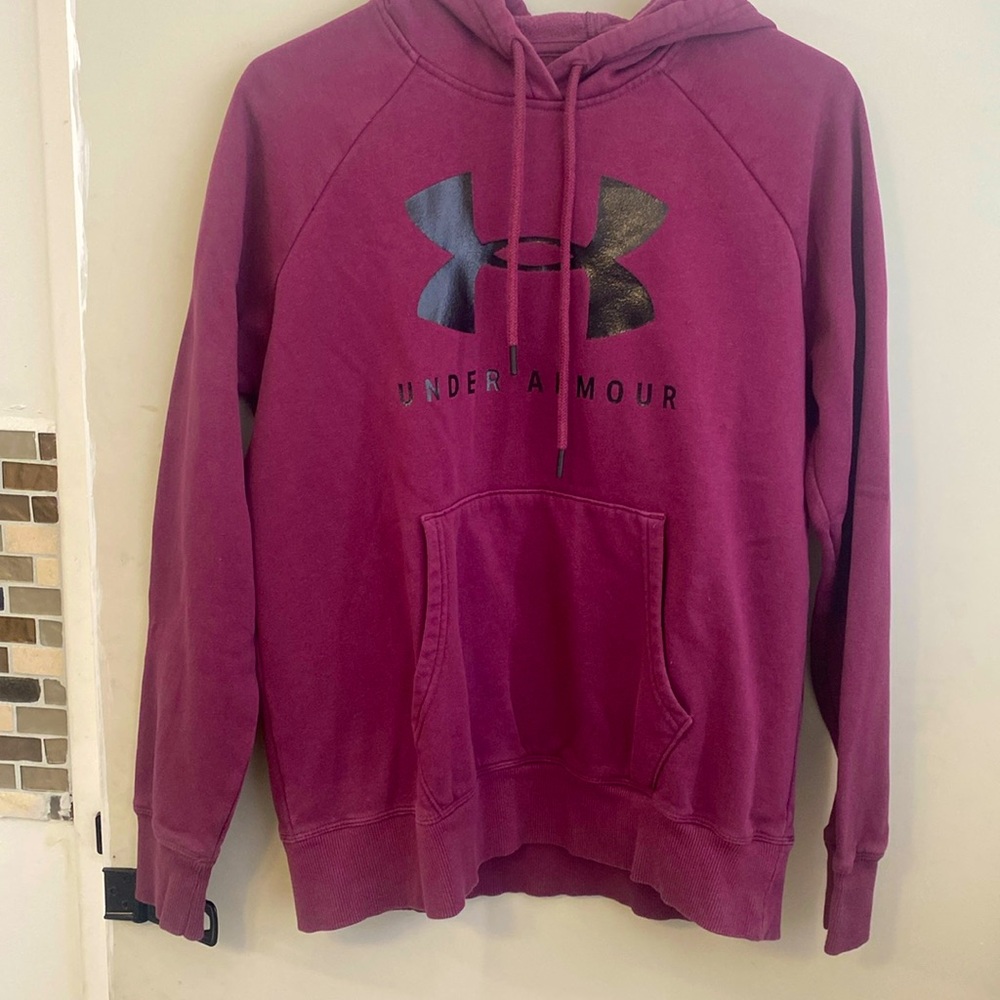 Under Armour mauve color hoodie with pockets in front